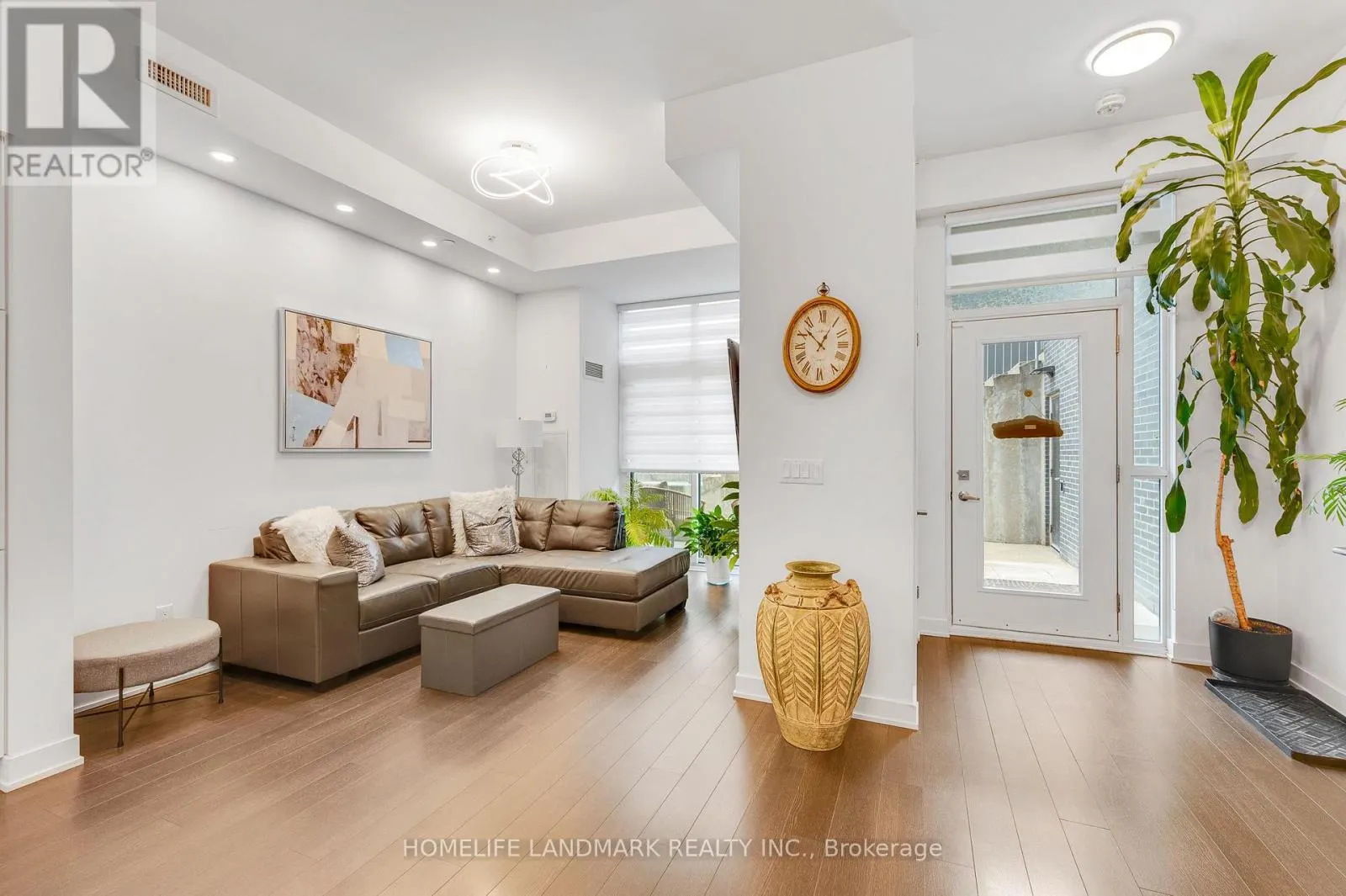 B213 - 5240 DUNDAS STREET