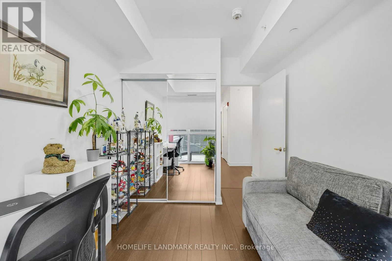 B213 - 5240 DUNDAS STREET