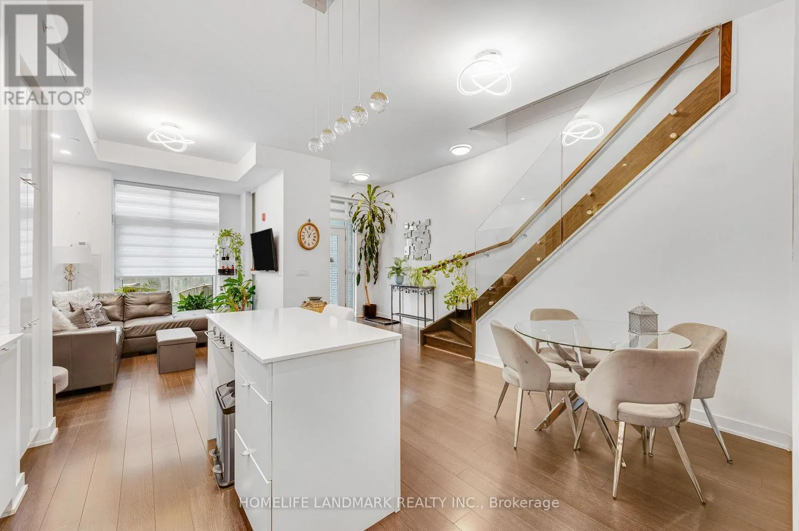 B213 - 5240 DUNDAS STREET
