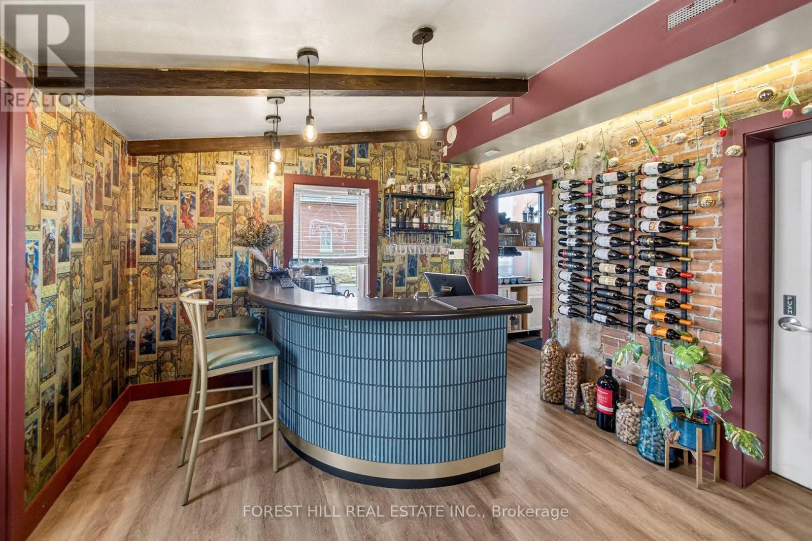 200 - 151 QUEEN STREET S