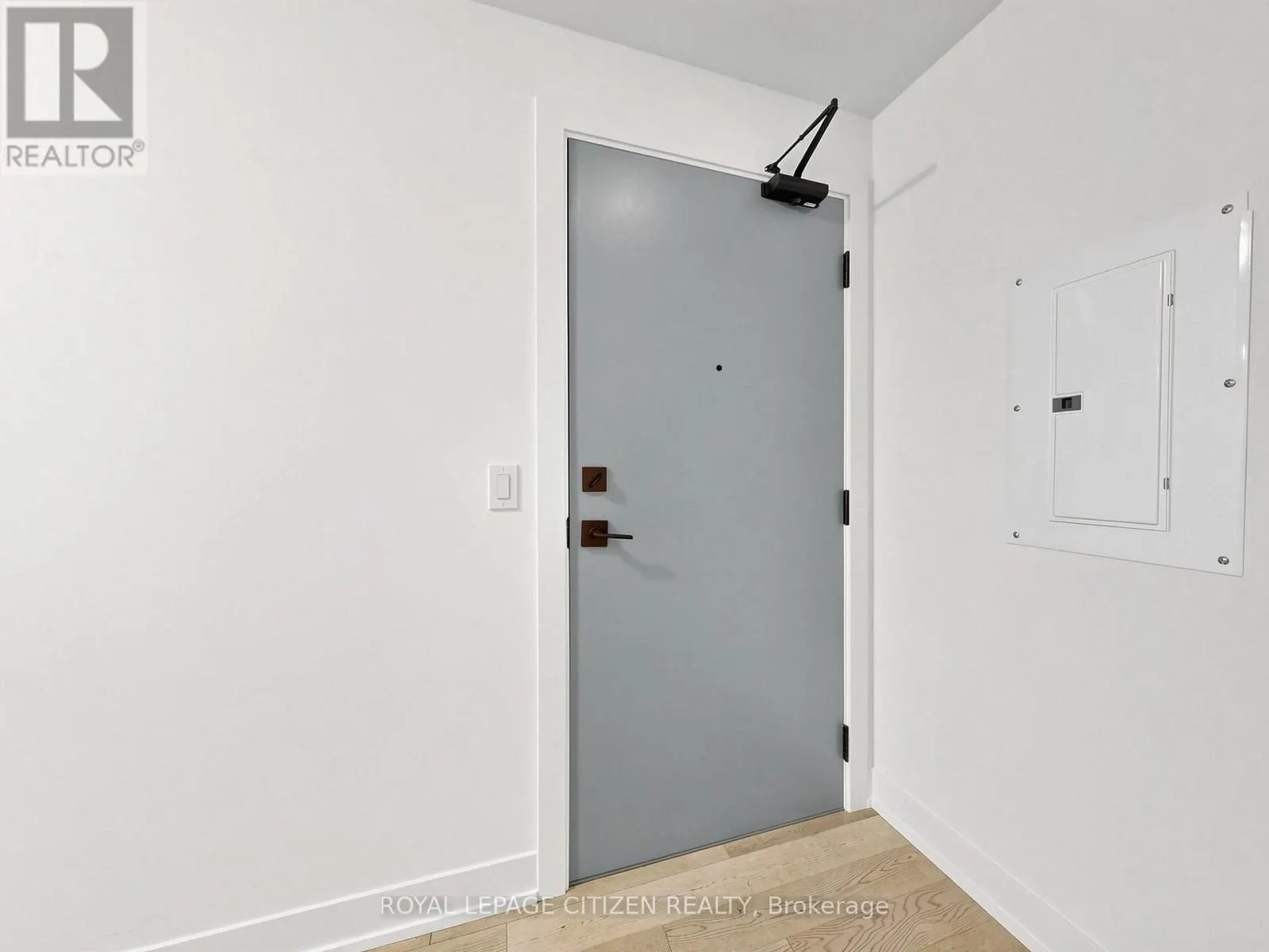 412 - 1063 DOUGLAS MCCURDY COMMON
