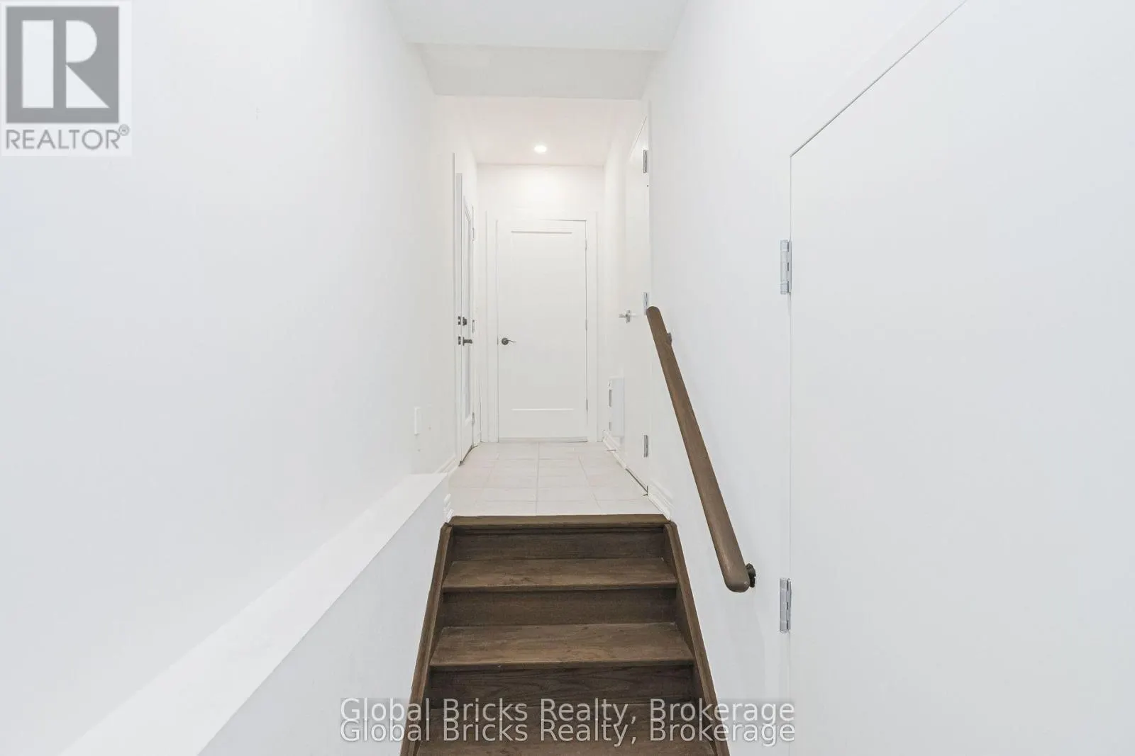 49 BURNHAMTHORPE ROAD E