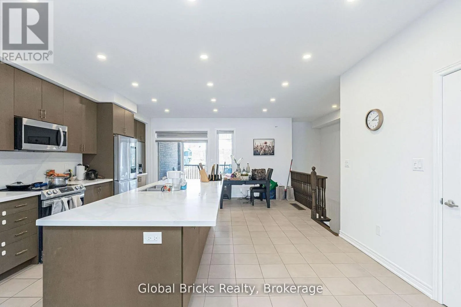 49 BURNHAMTHORPE ROAD E