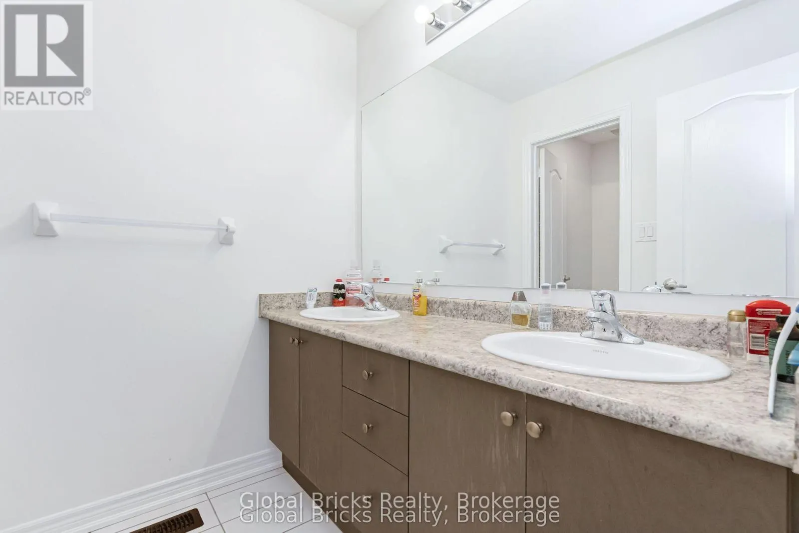 49 BURNHAMTHORPE ROAD E