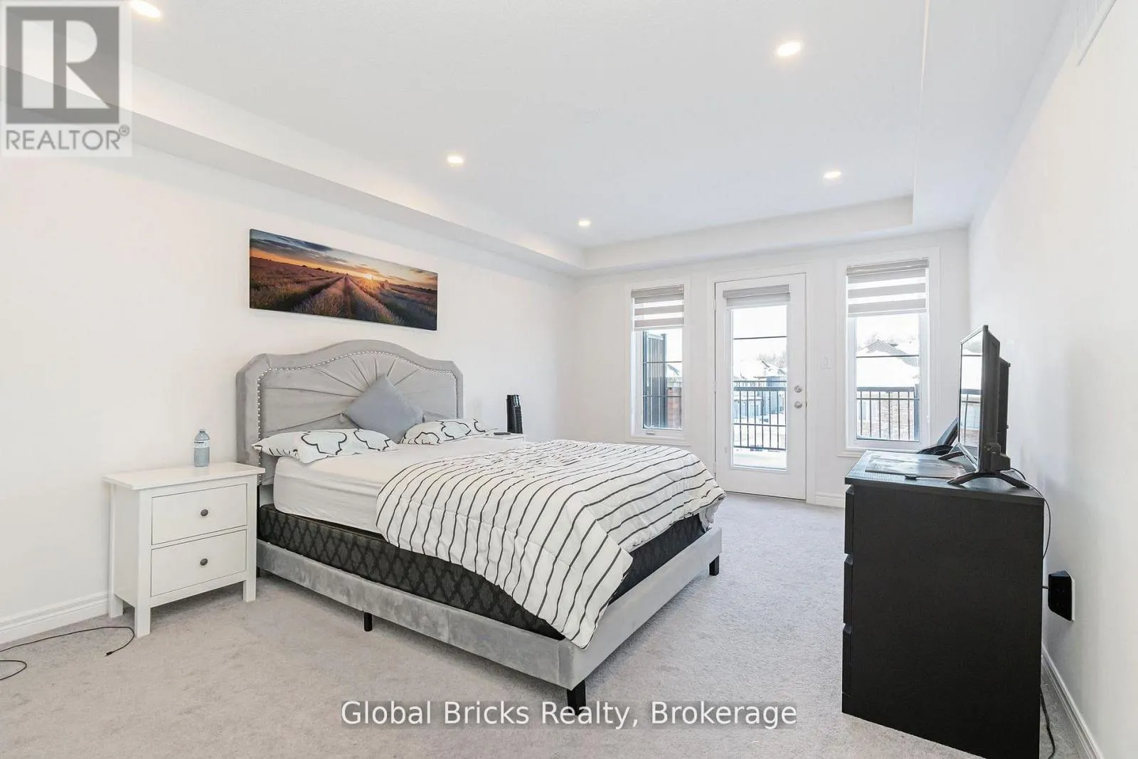 49 BURNHAMTHORPE ROAD E
