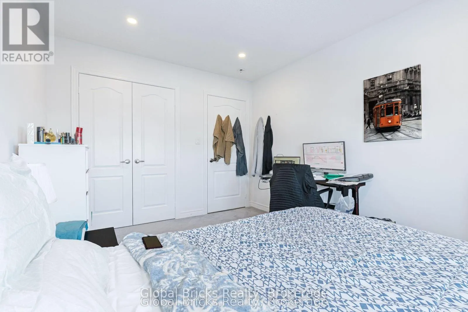49 BURNHAMTHORPE ROAD E