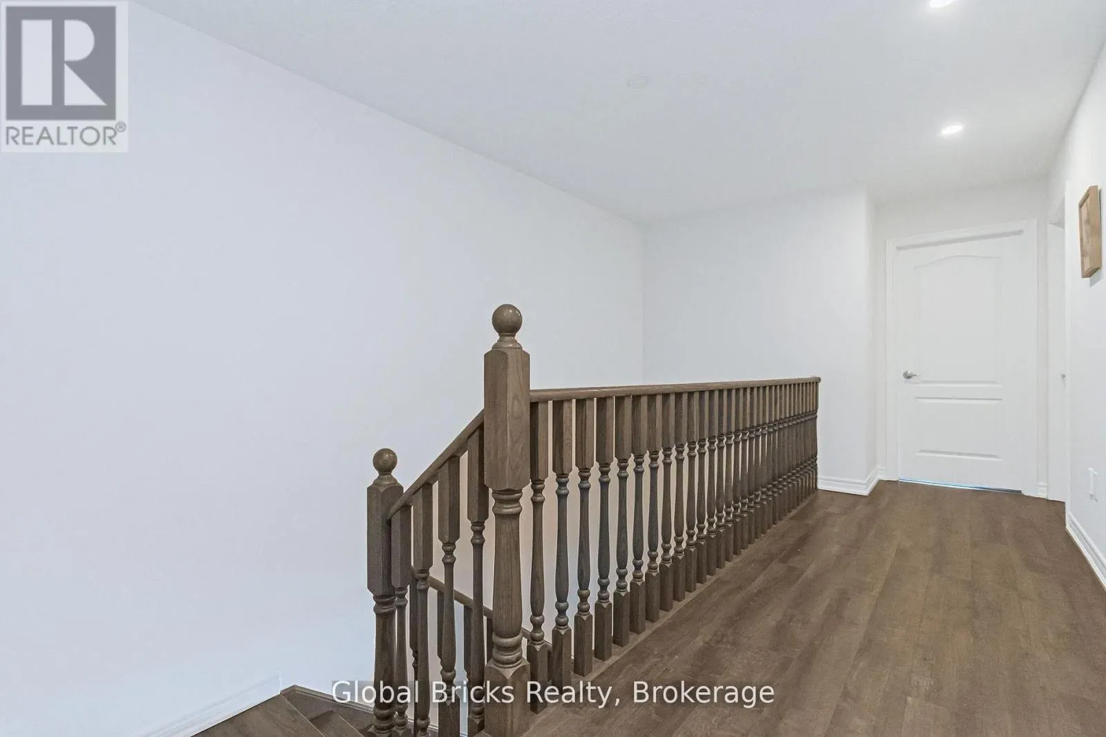 49 BURNHAMTHORPE ROAD E