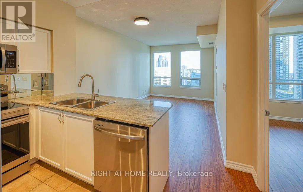 1711 - 388 PRINCE OF WALES DRIVE