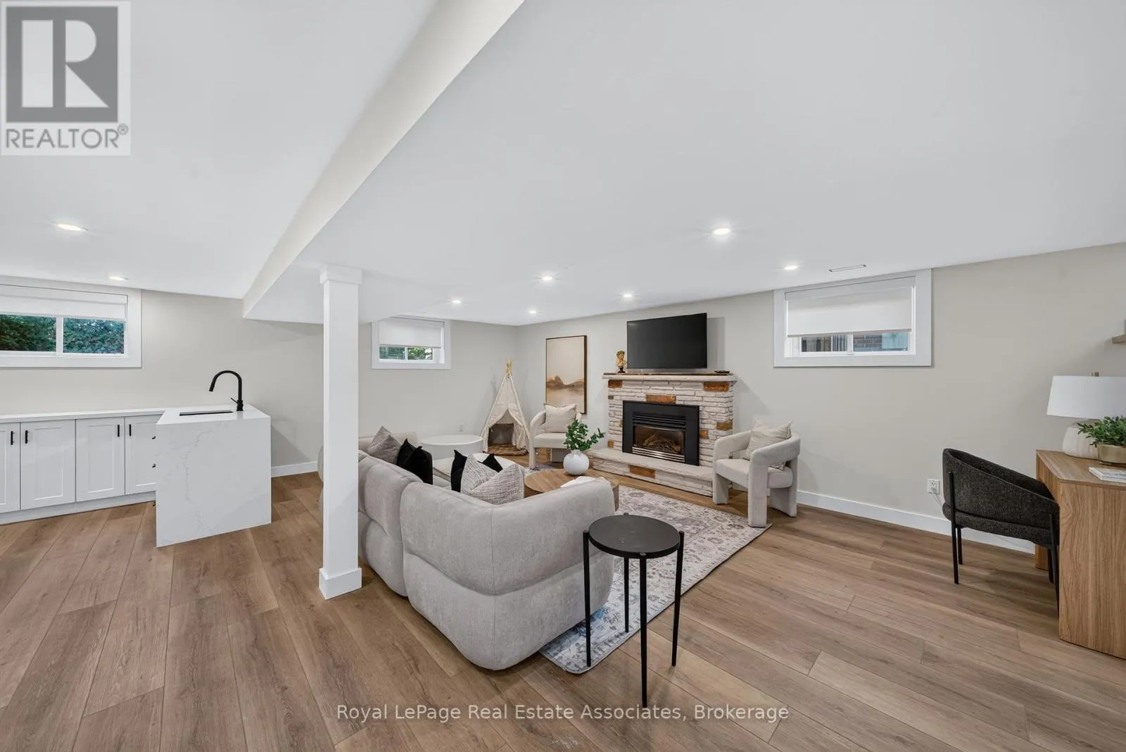 2141 HERRIDGE DRIVE