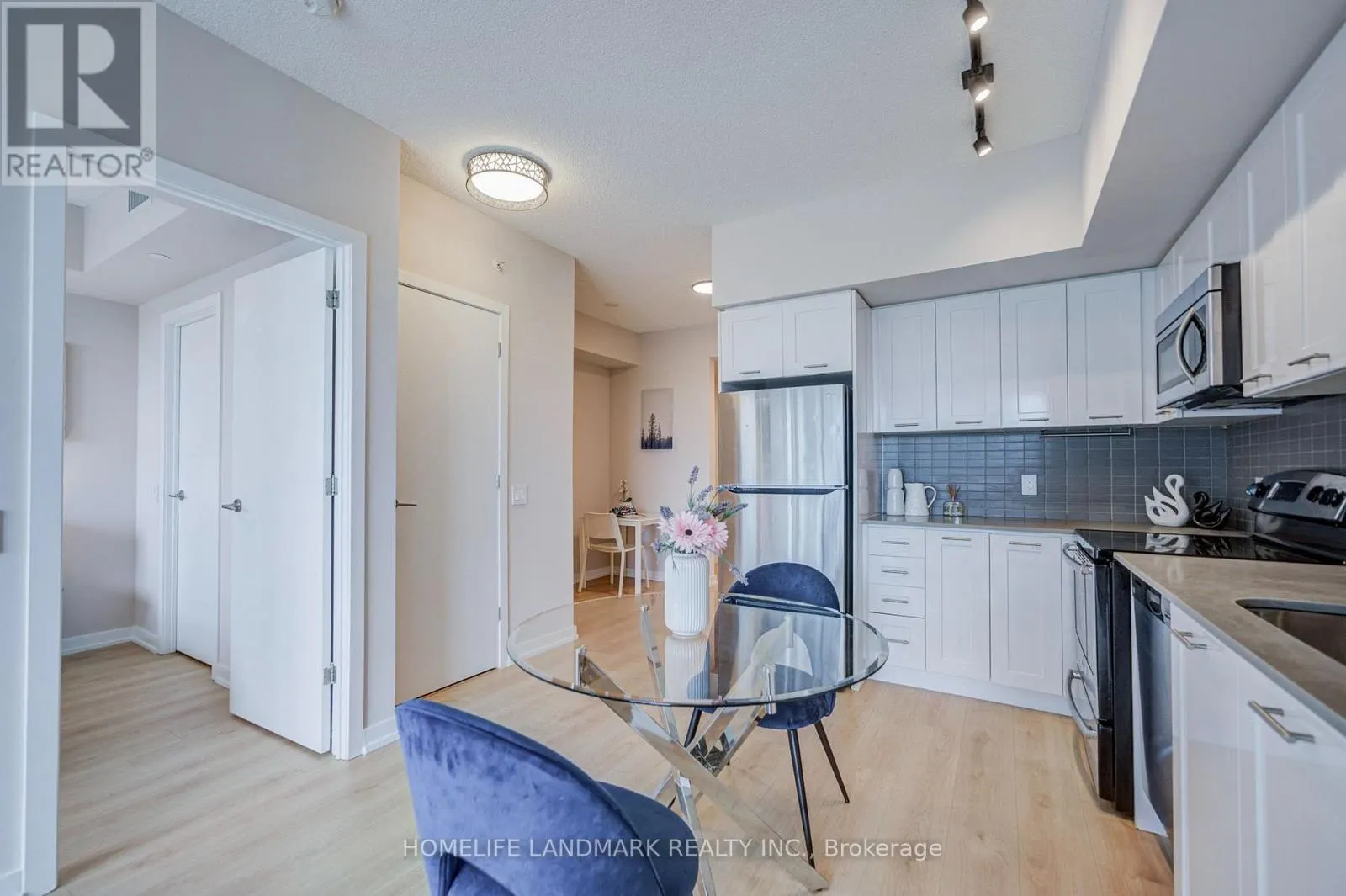 1008 - 2200 LAKESHORE BOULEVARD W