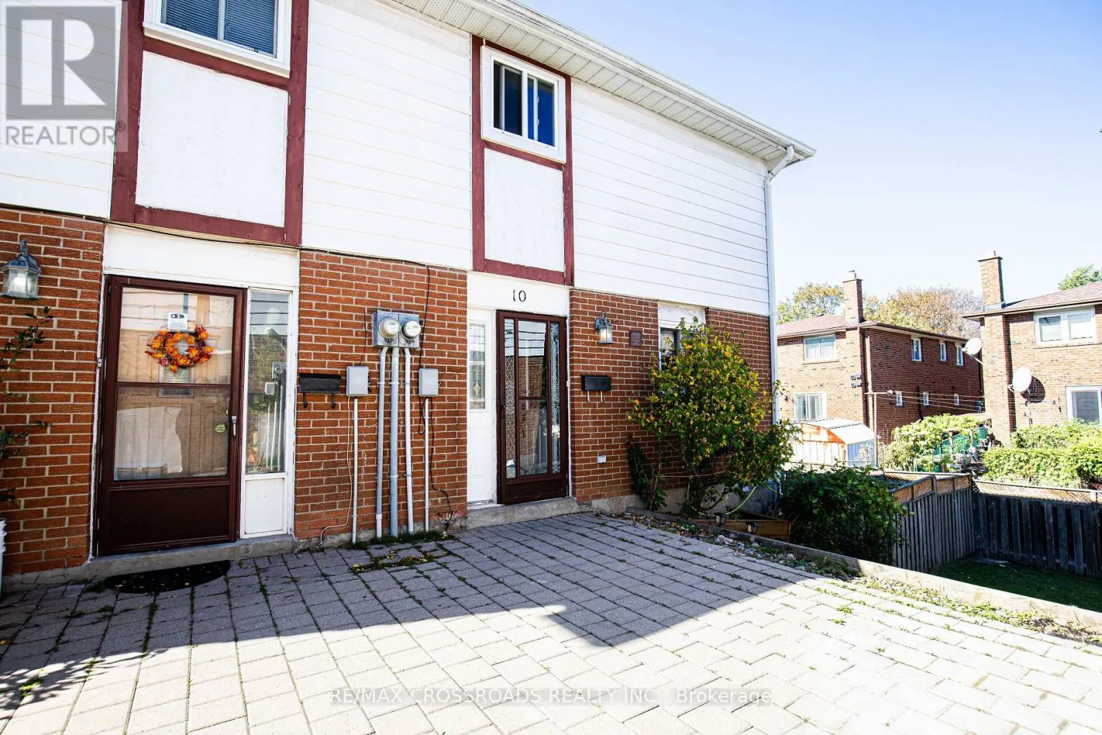 23 - 10 BUR OAK WAY