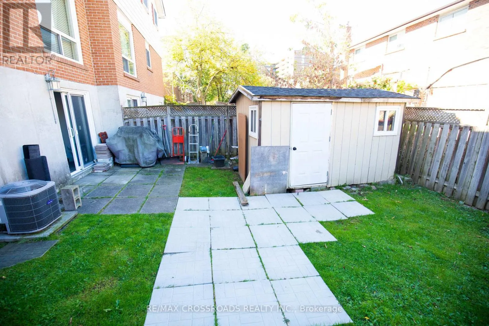 23 - 10 BUR OAK WAY