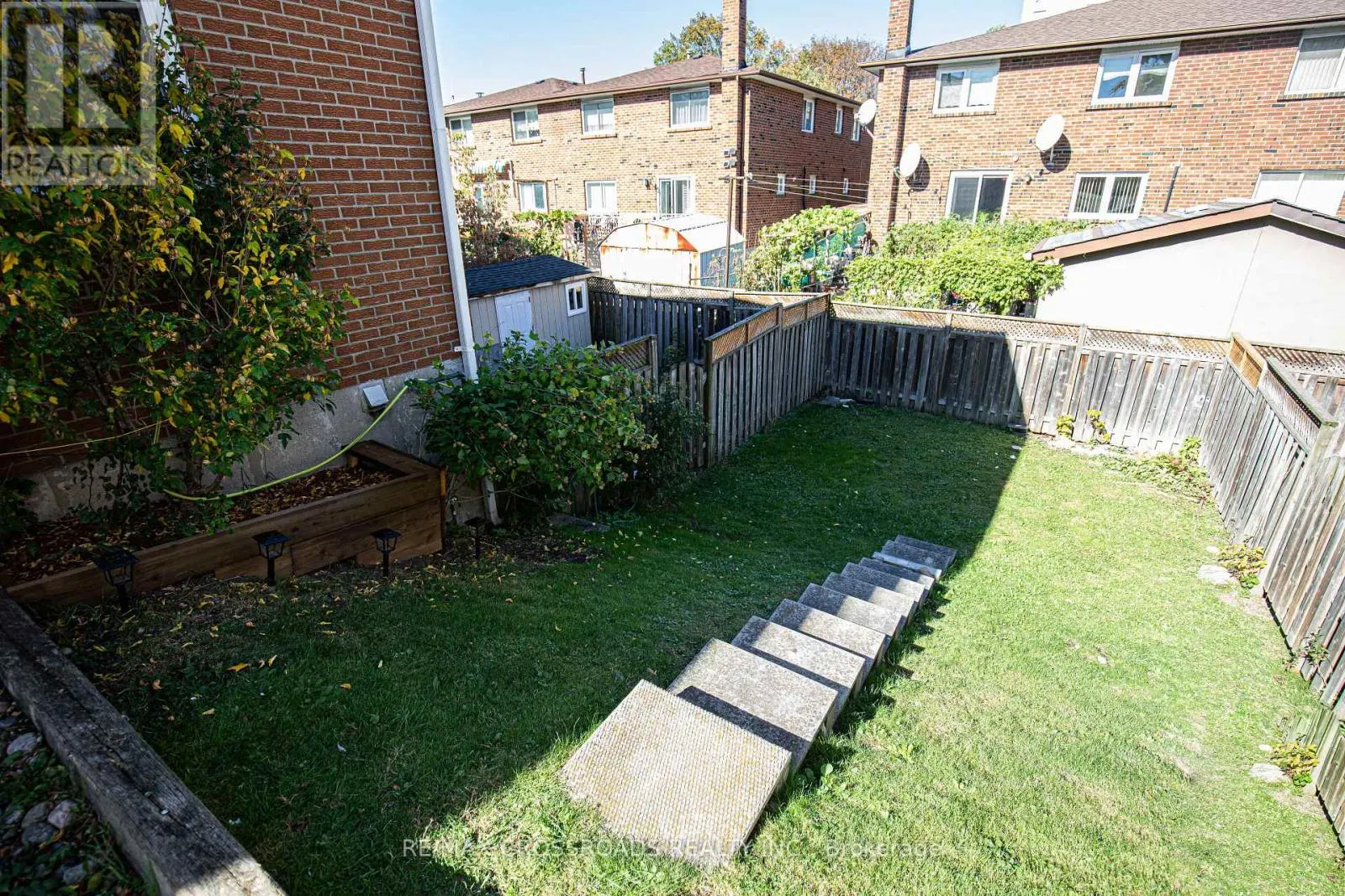 23 - 10 BUR OAK WAY