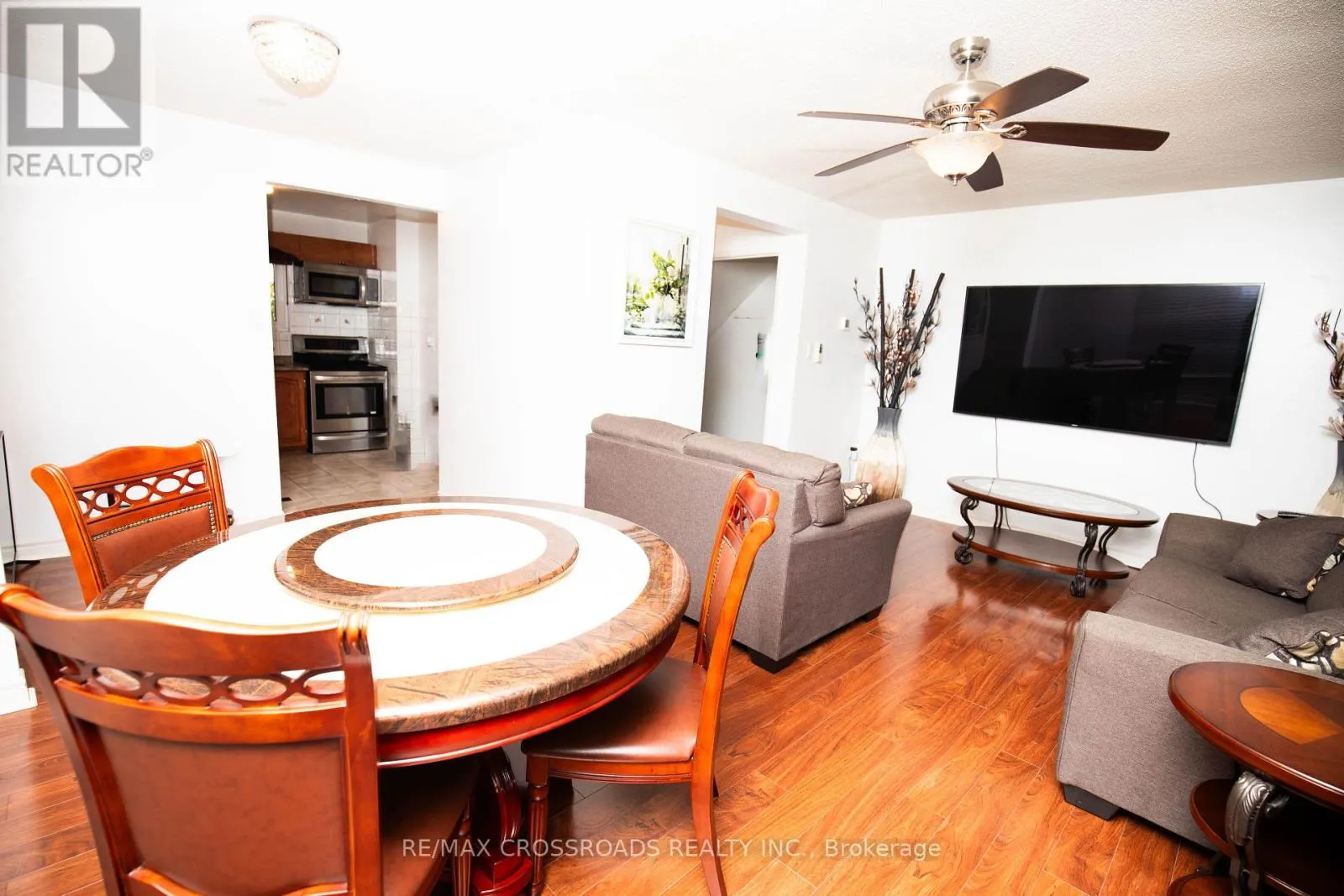 23 - 10 BUR OAK WAY