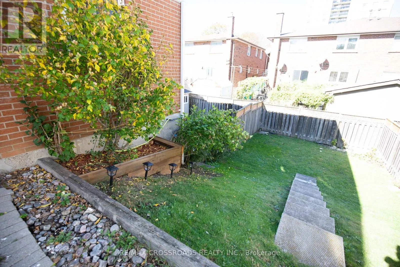 23 - 10 BUR OAK WAY