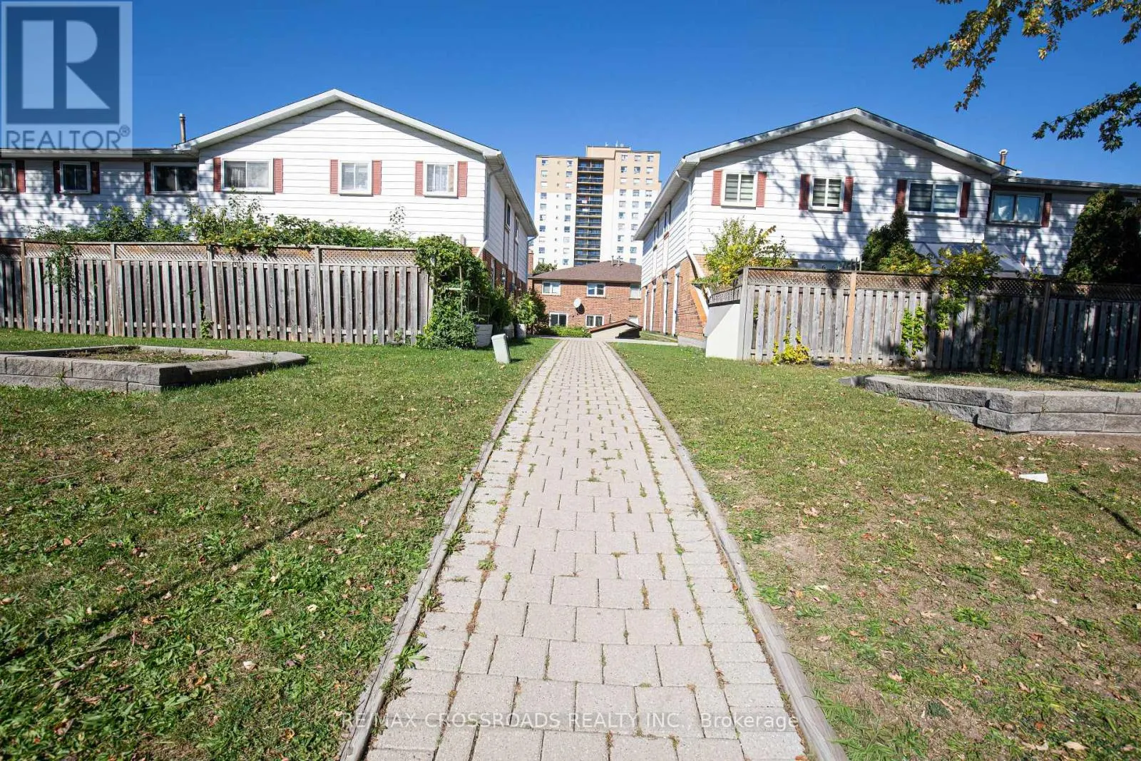 23 - 10 BUR OAK WAY