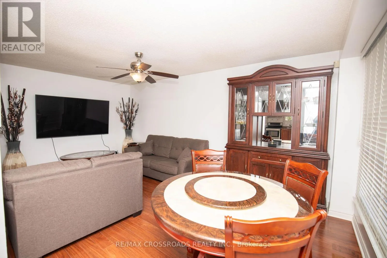 23 - 10 BUR OAK WAY
