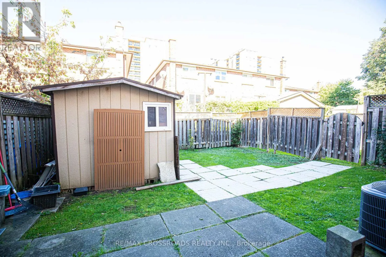 23 - 10 BUR OAK WAY