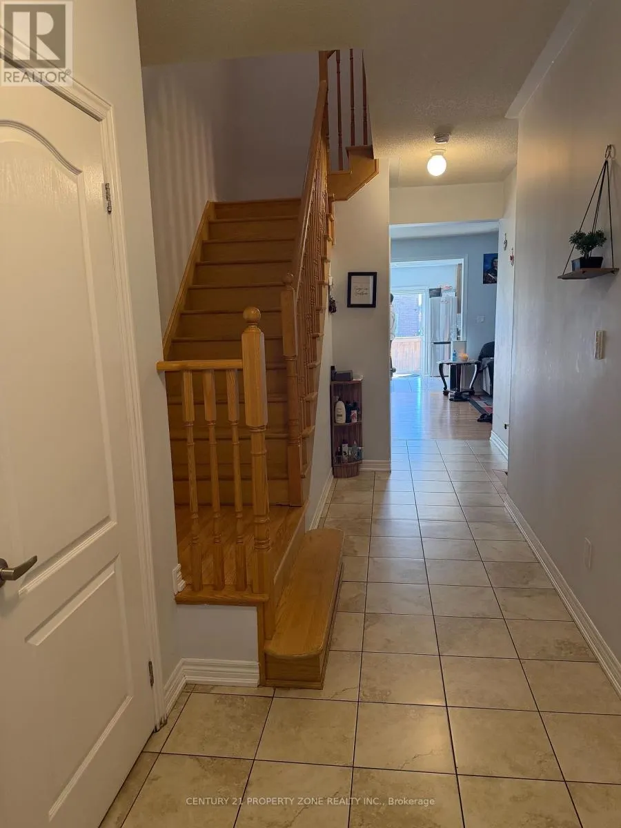 8 LANARK CIRCLE