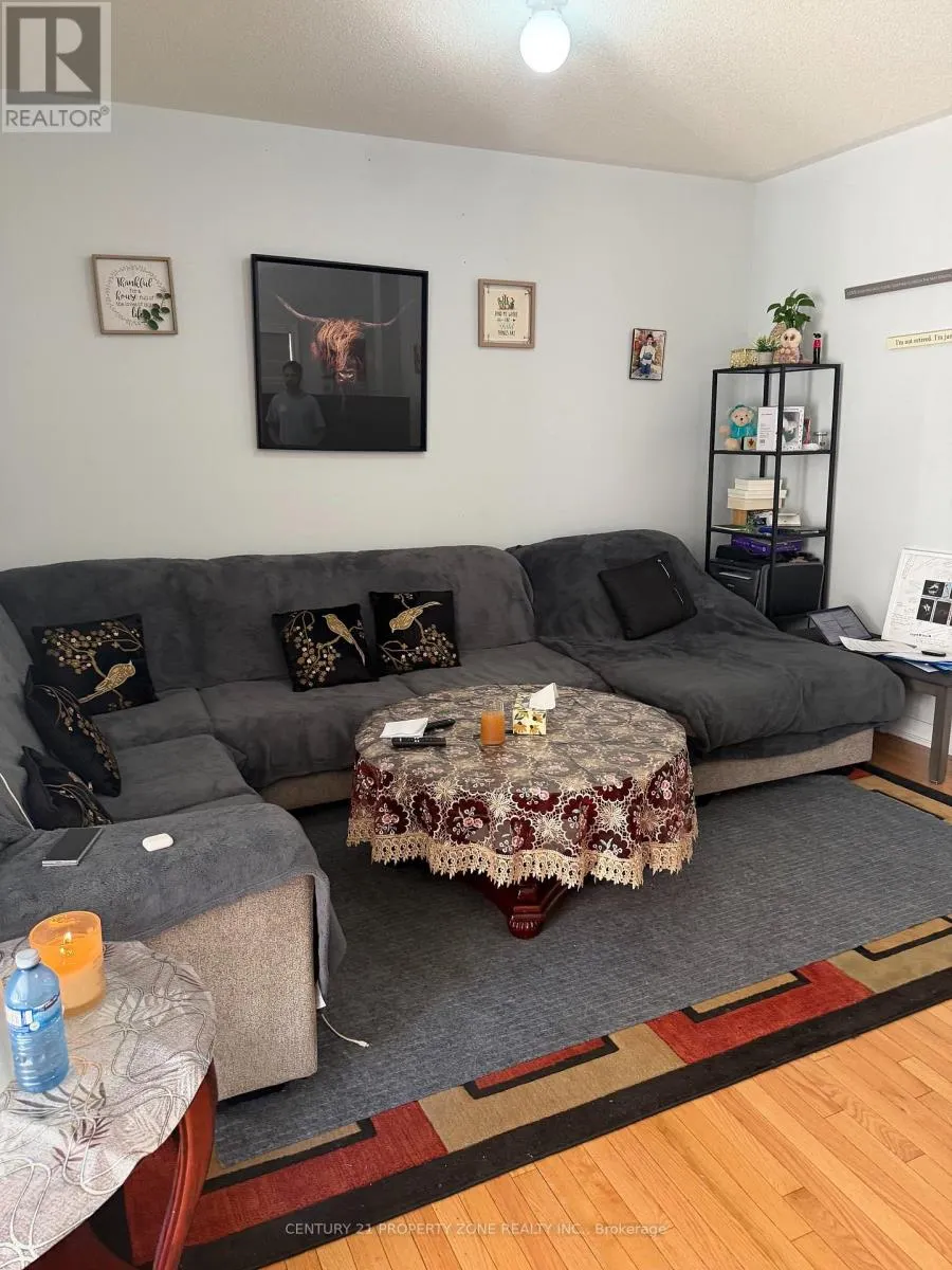 8 LANARK CIRCLE