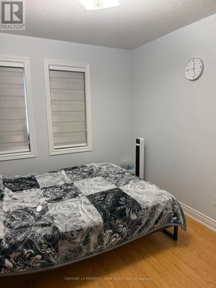 8 LANARK CIRCLE