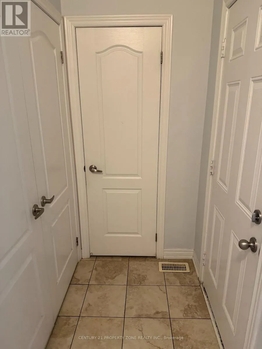 8 LANARK CIRCLE
