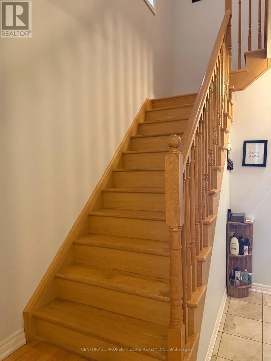 8 LANARK CIRCLE