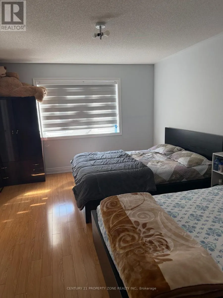 8 LANARK CIRCLE