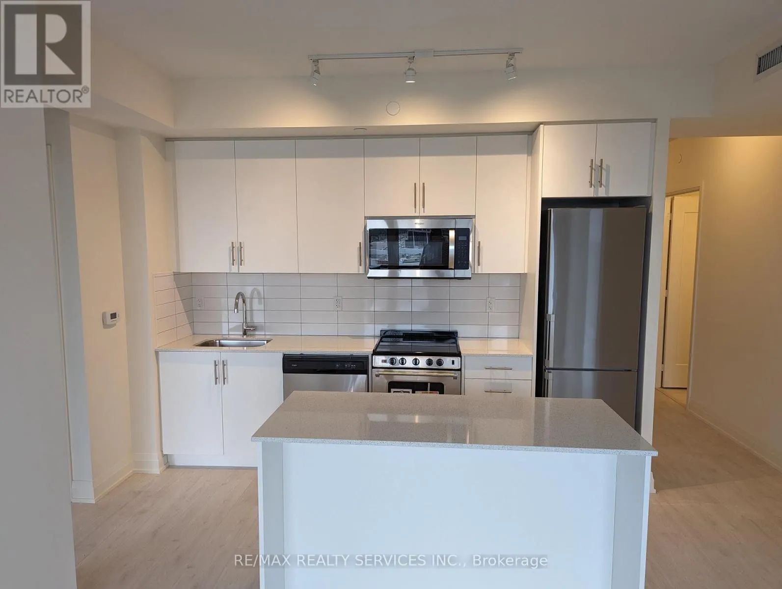 516 - 509 DUNDAS STREET W