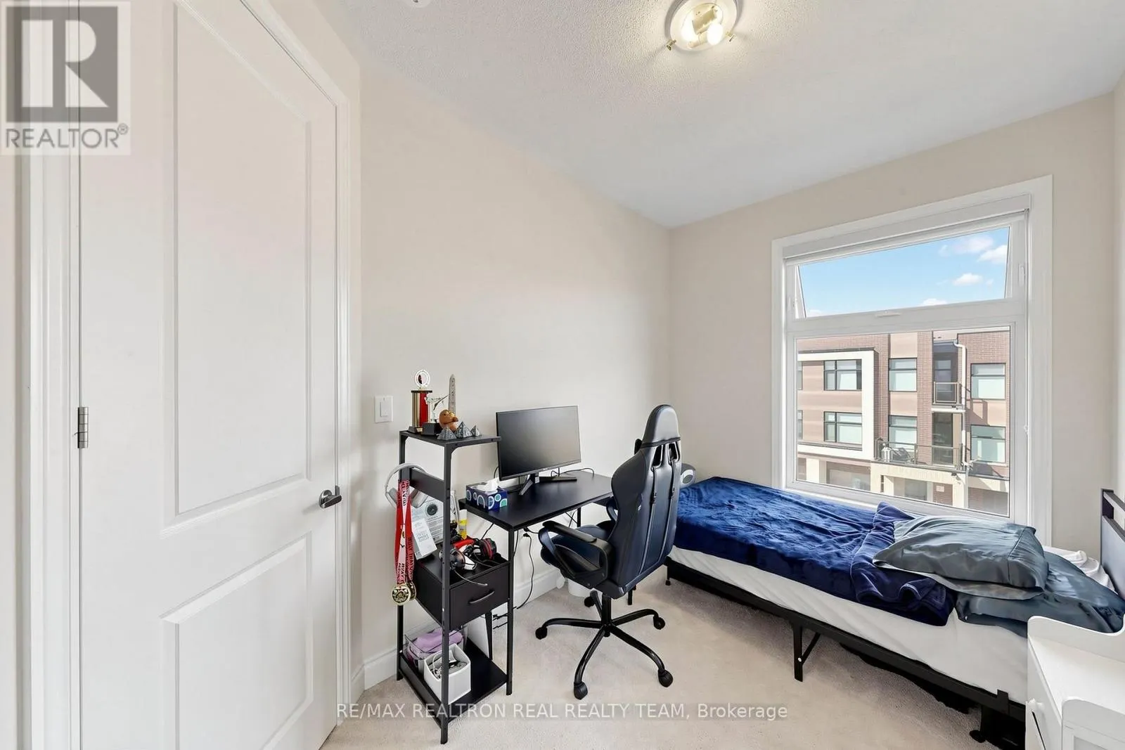 1284 DEMPSTER LANE