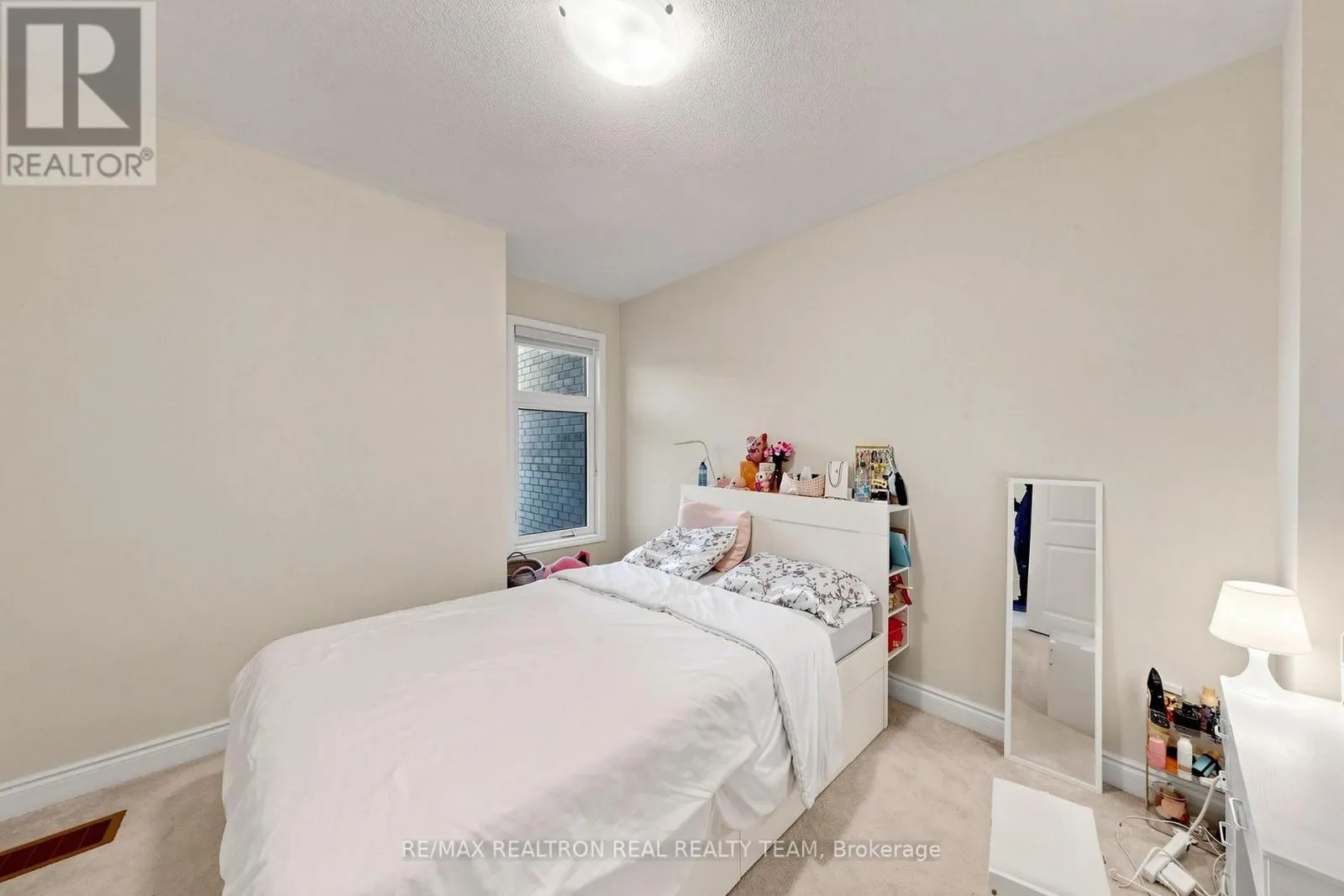 1284 DEMPSTER LANE
