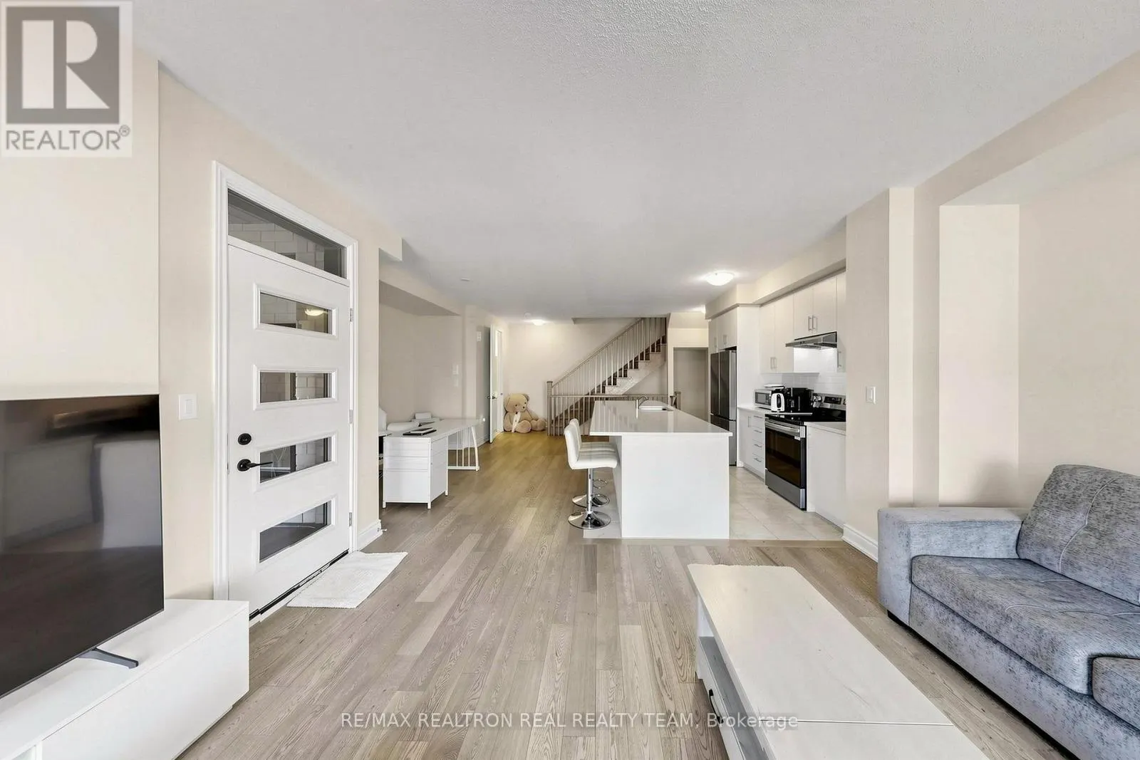 1284 DEMPSTER LANE