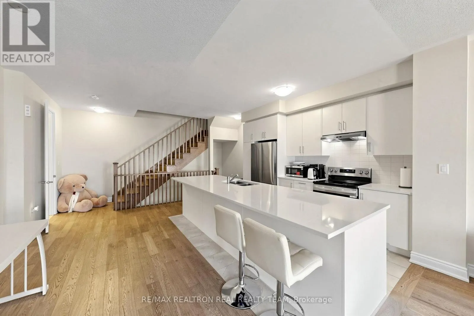 1284 DEMPSTER LANE