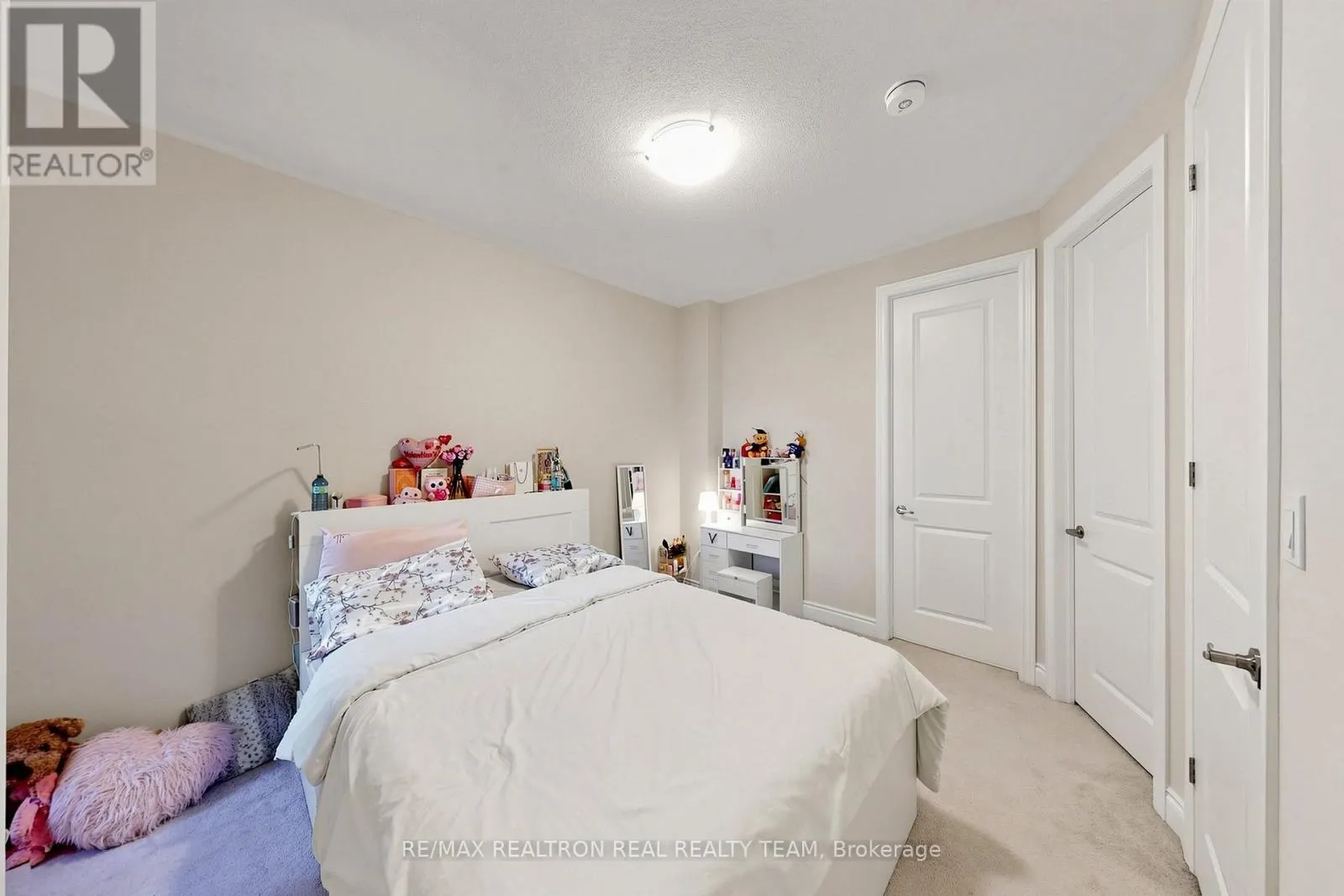 1284 DEMPSTER LANE