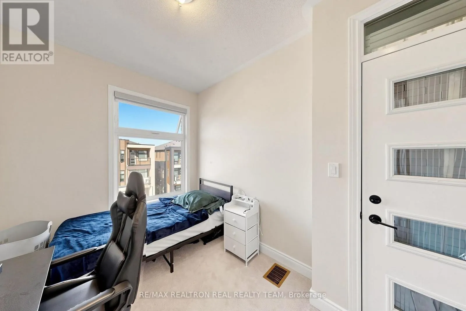 1284 DEMPSTER LANE