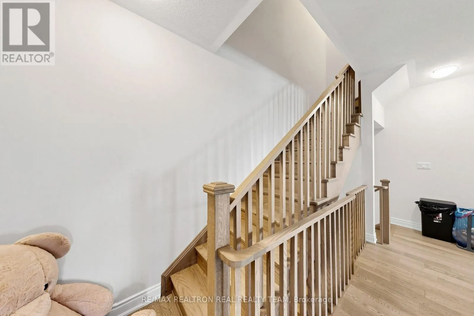1284 DEMPSTER LANE