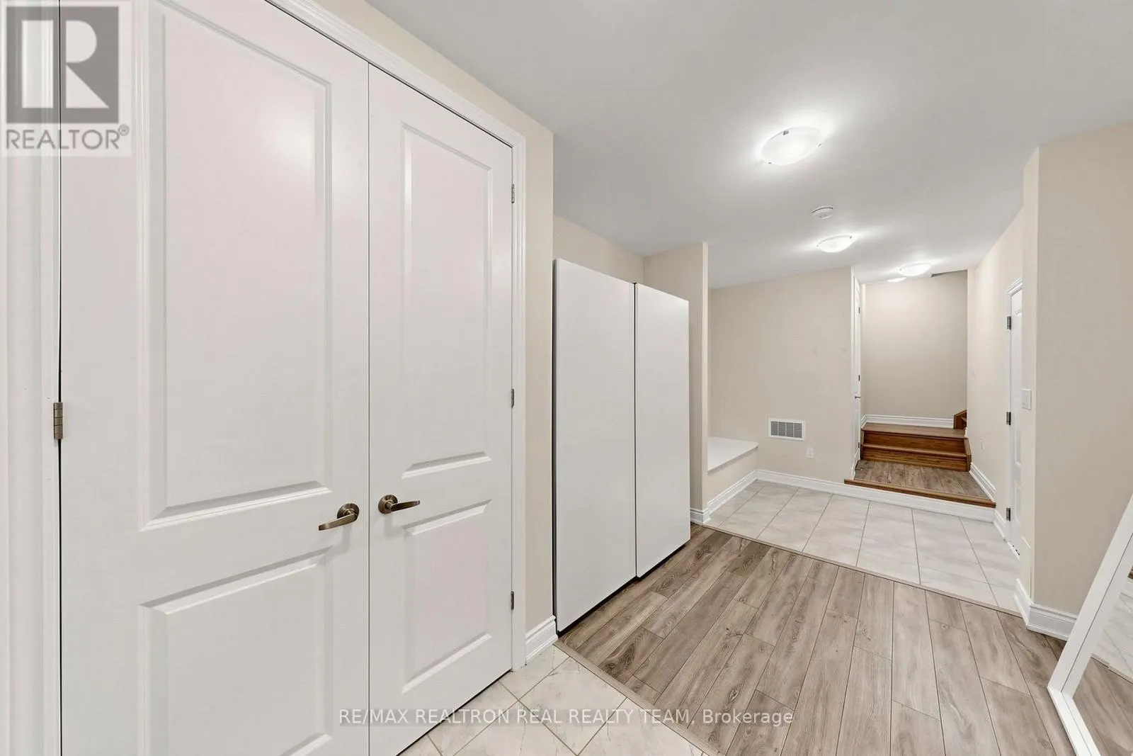 1284 DEMPSTER LANE