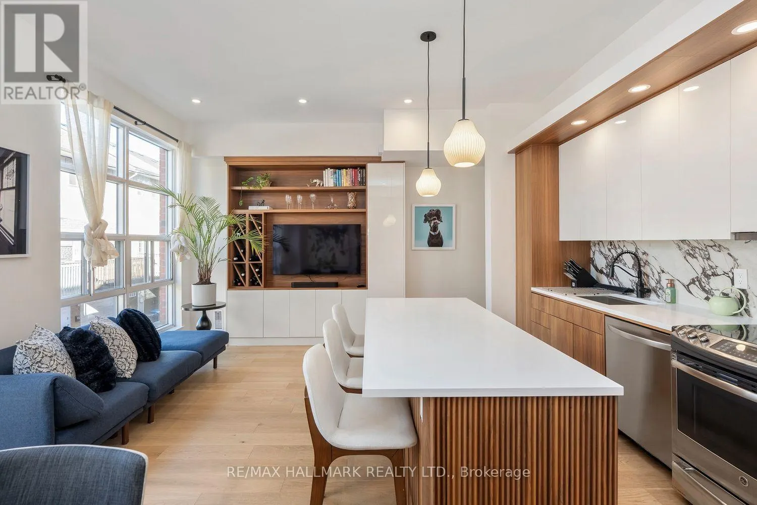 4 - 39 DEKOVEN MEWS