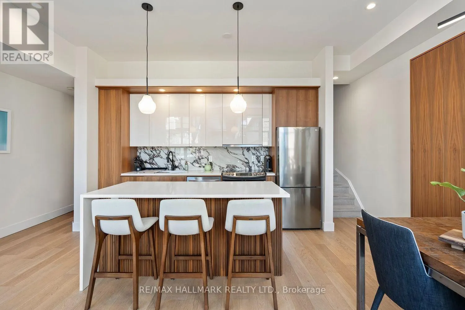 4 - 39 DEKOVEN MEWS
