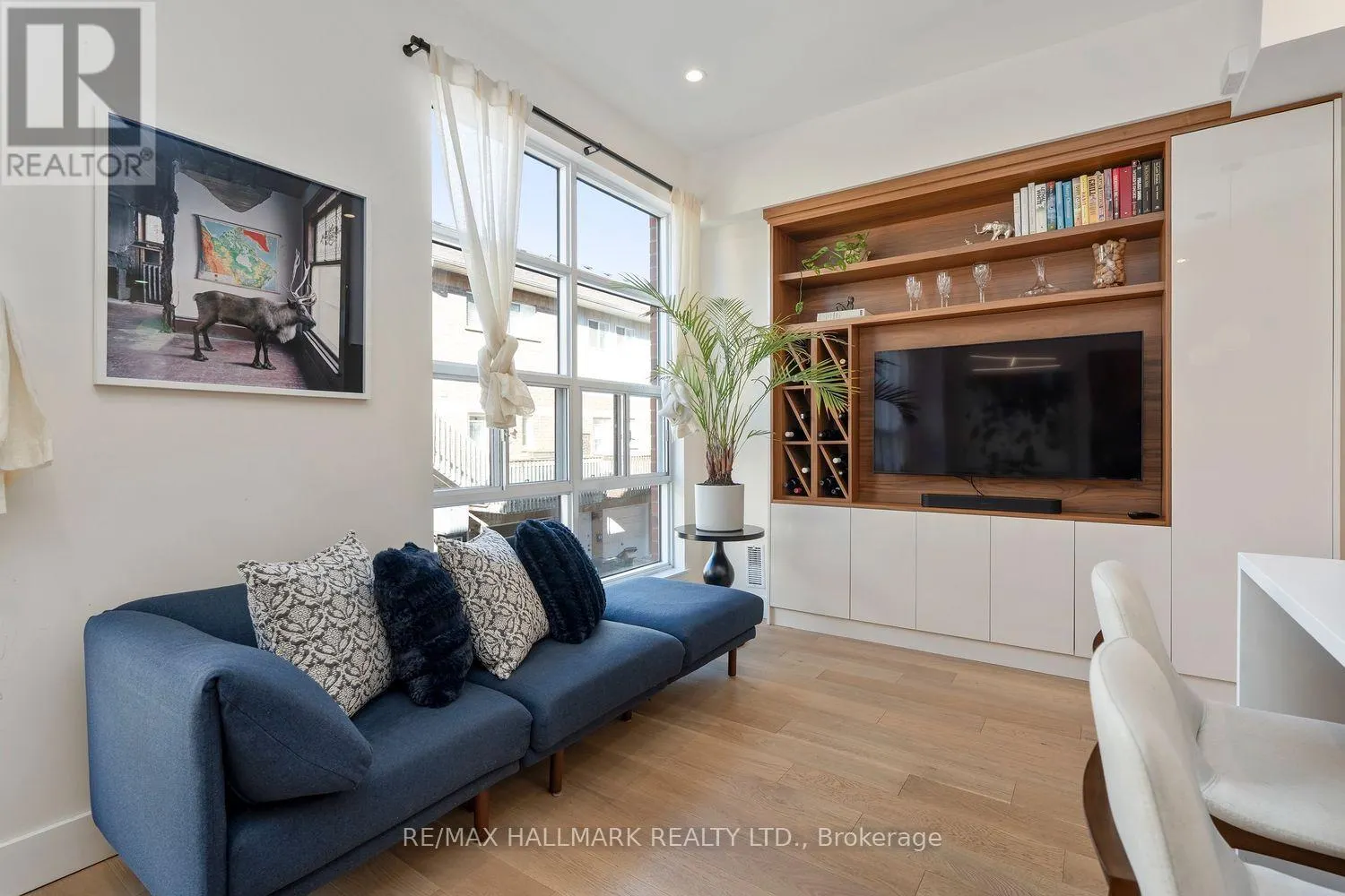4 - 39 DEKOVEN MEWS
