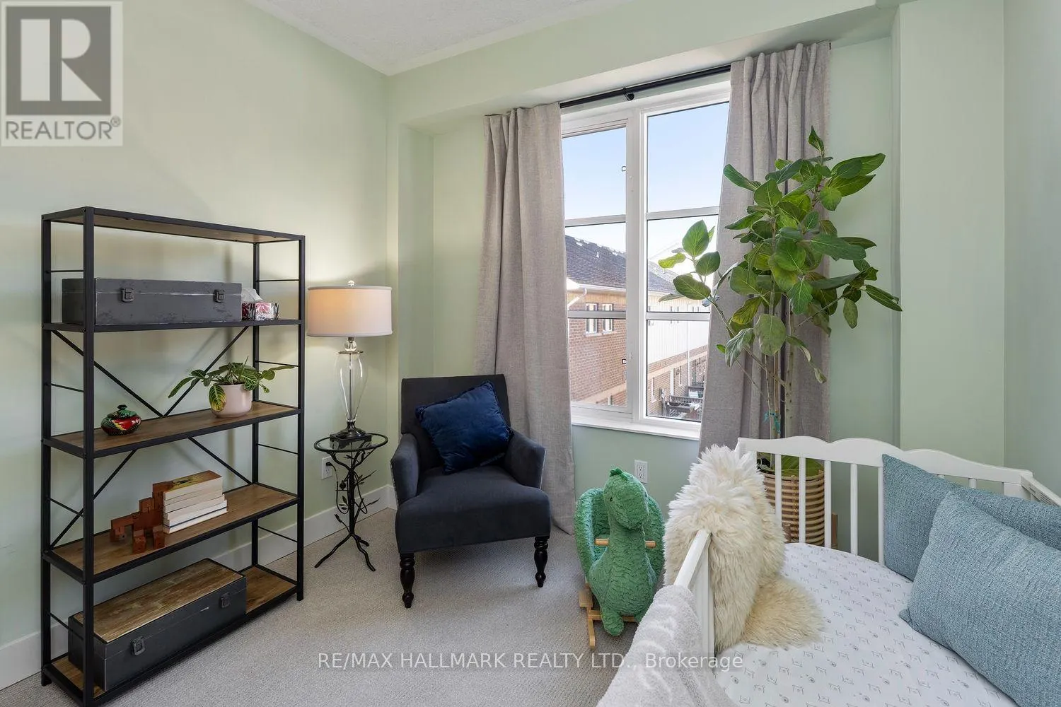 4 - 39 DEKOVEN MEWS