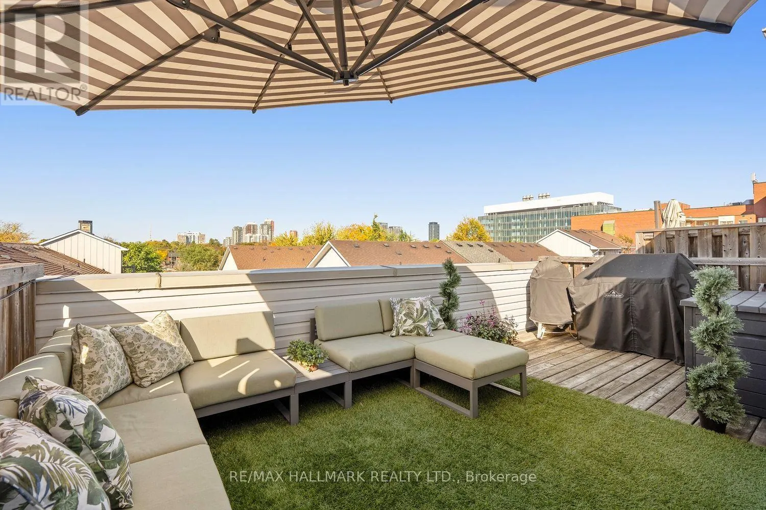 4 - 39 DEKOVEN MEWS