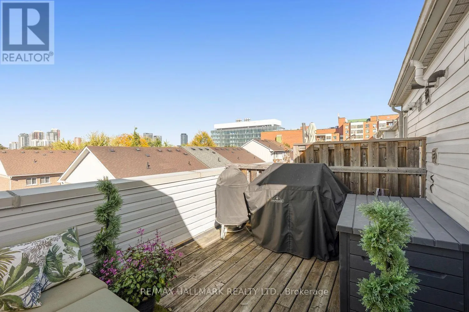 4 - 39 DEKOVEN MEWS
