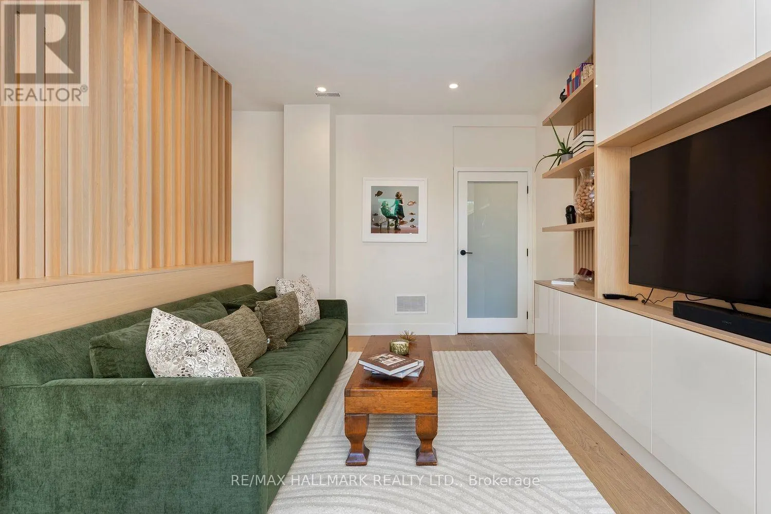 4 - 39 DEKOVEN MEWS