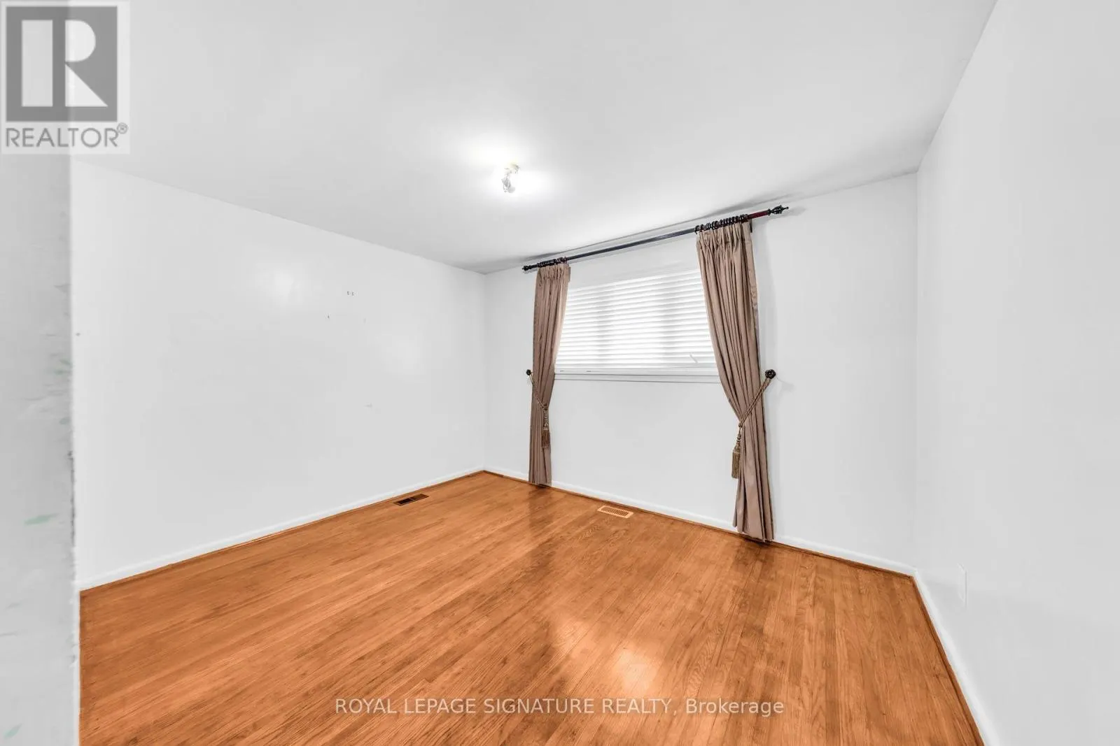 42 LIGHTWOOD DRIVE
