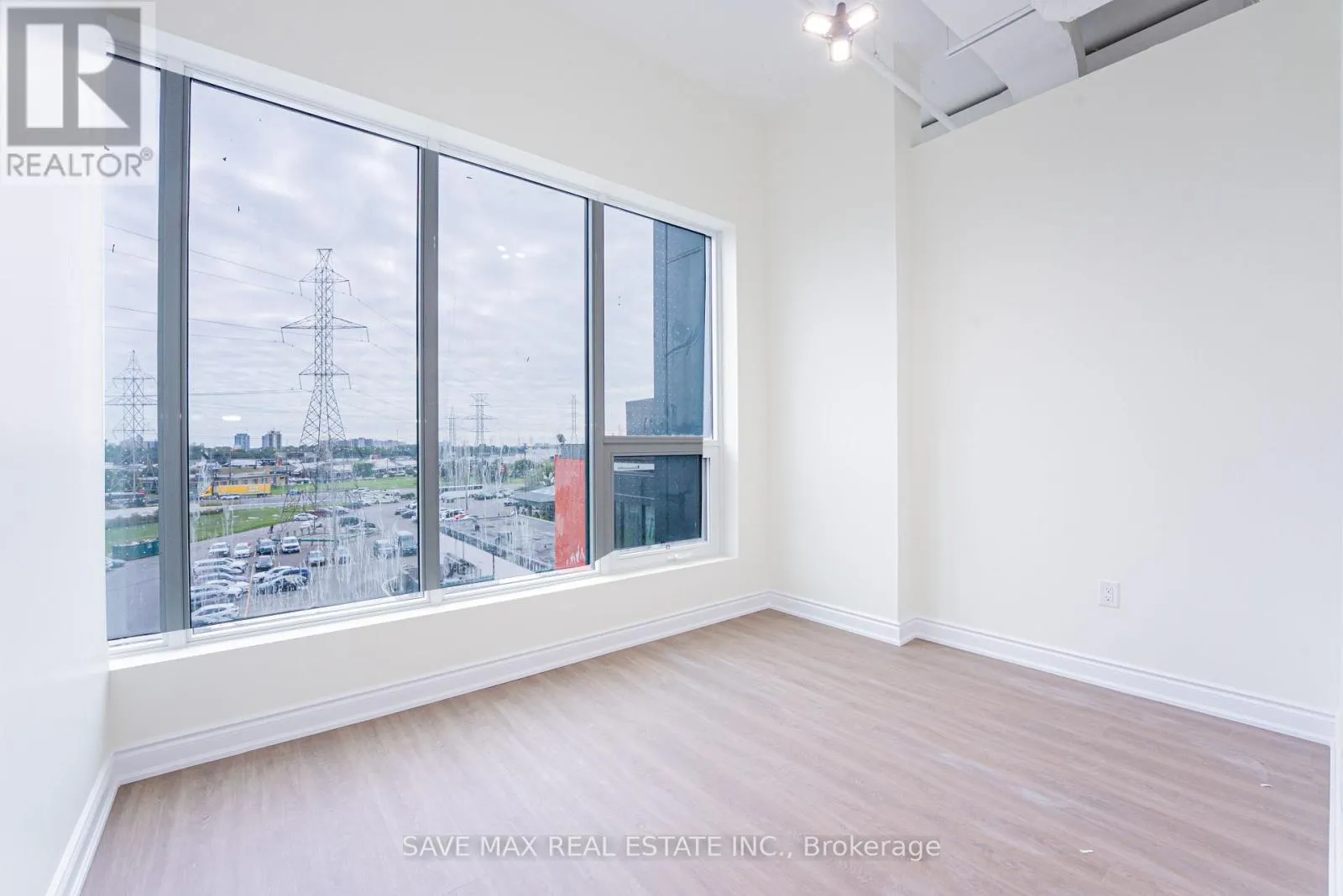 410 - 996 MARTIN GROVE ROAD