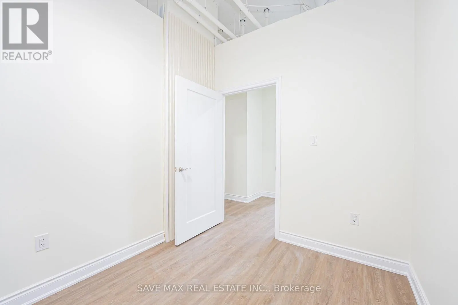 410 - 996 MARTIN GROVE ROAD