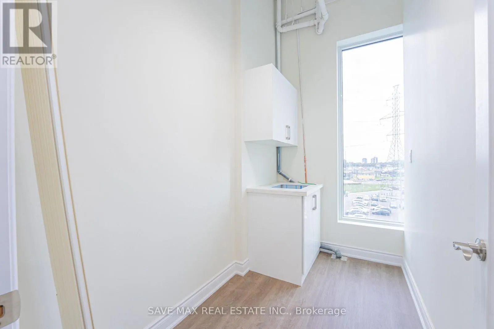 410 - 996 MARTIN GROVE ROAD