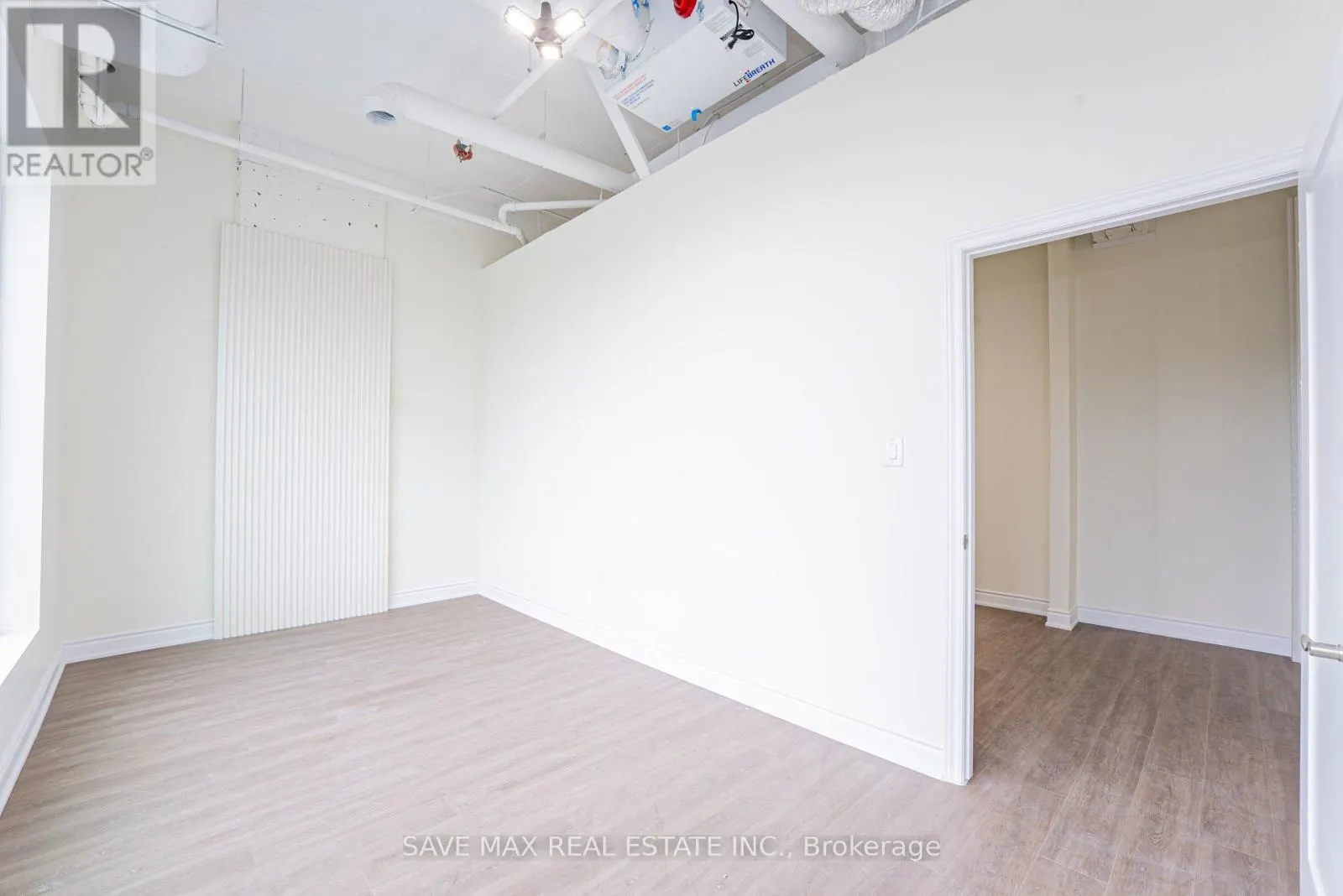 410 - 996 MARTIN GROVE ROAD