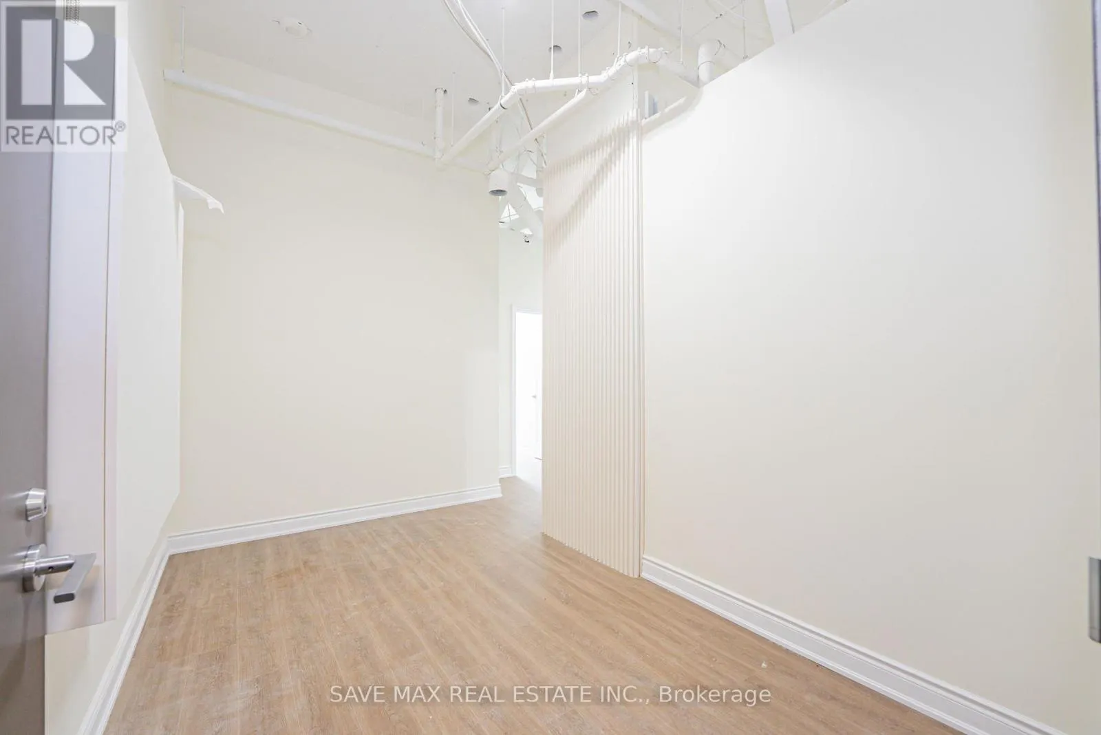 410 - 996 MARTIN GROVE ROAD